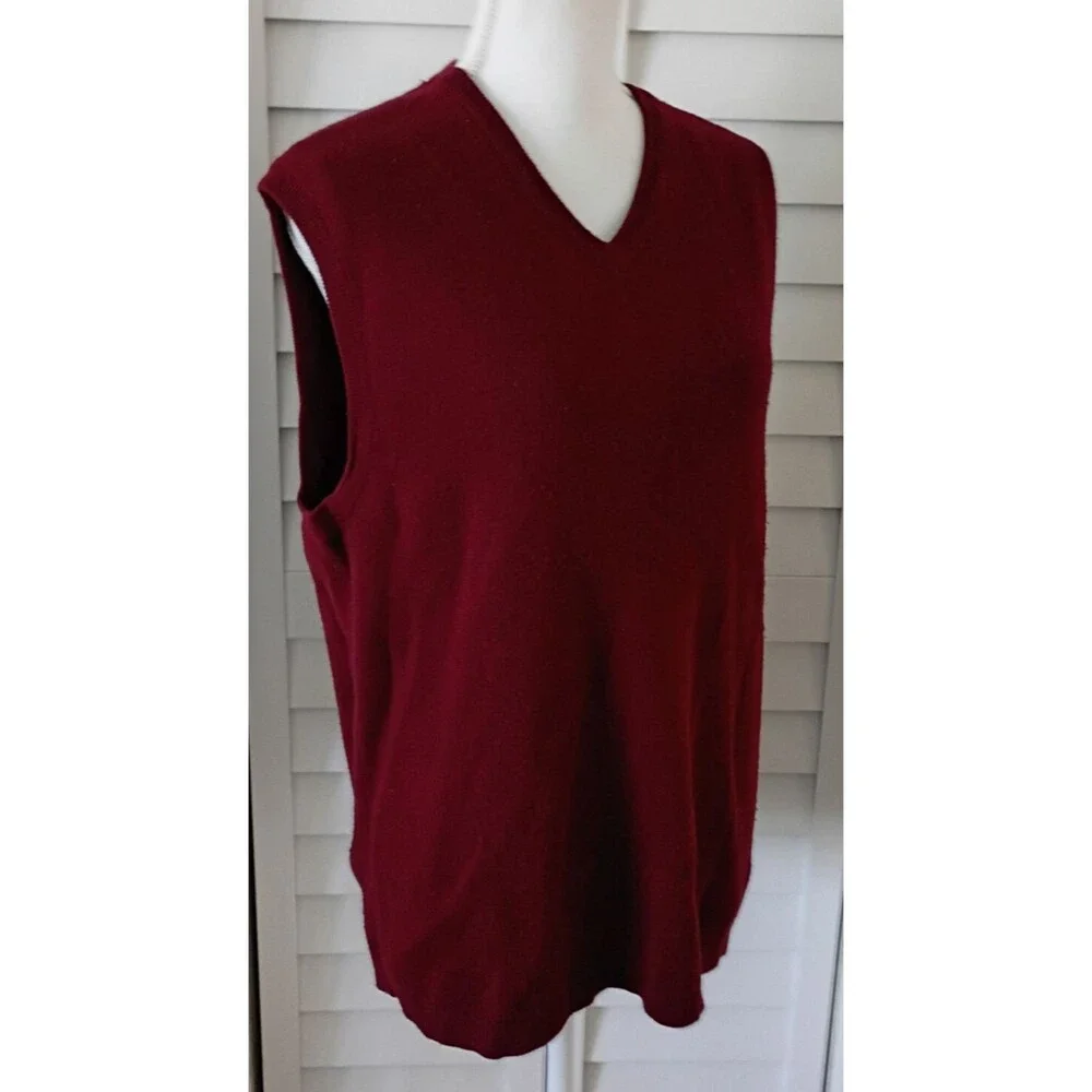 Tommy Hilfiger men's Merino Wool V-Neck‎ Sleeveless Burgundy Vest L